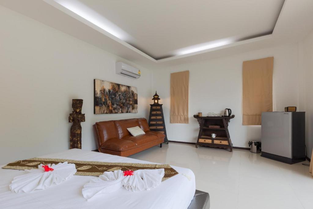 Oxavia Khách sạn Nai Harn